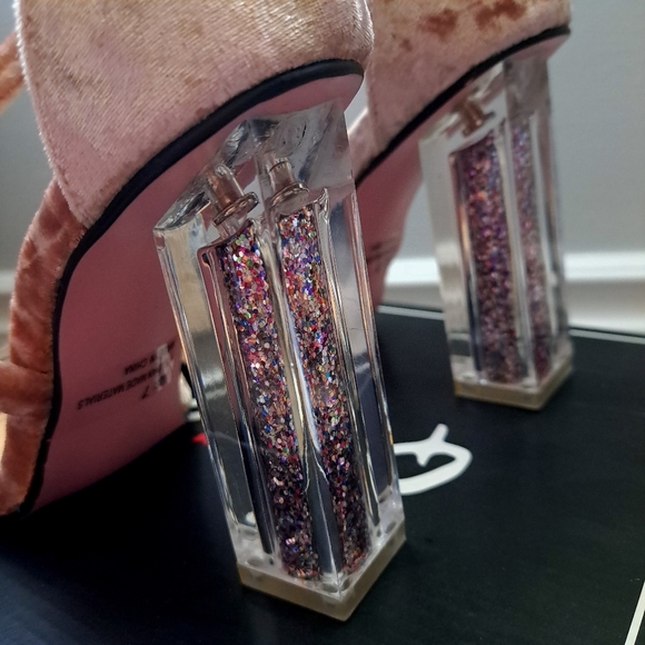 Qupid | Pink crush velvet ~ open toed chunky glitter heel with straps - Picture 7 of 11